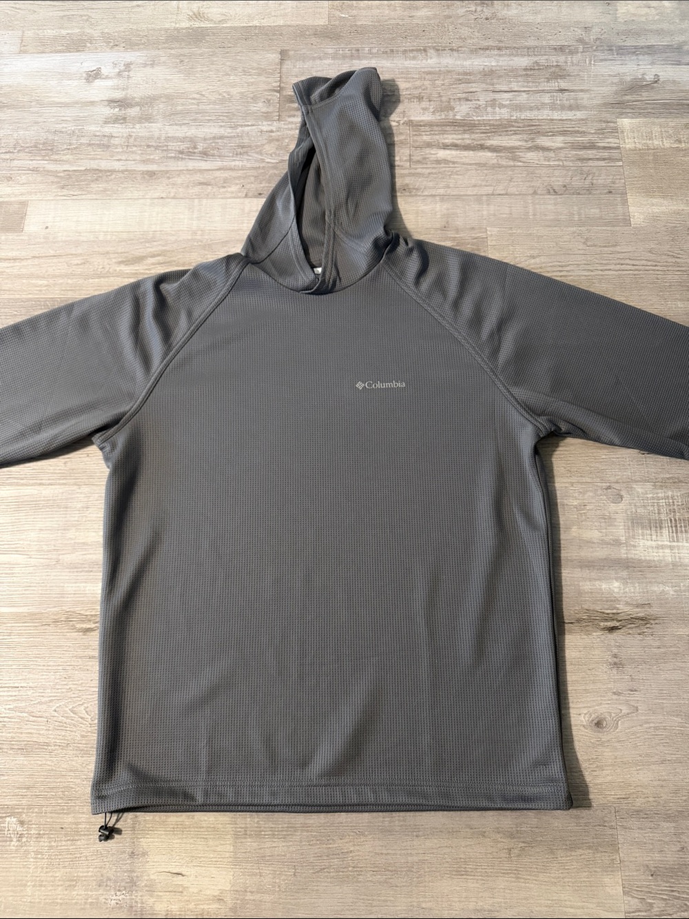 Men’s Columbia long sleeve with hood